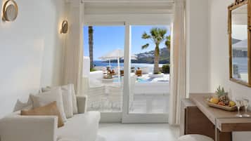 Hypo-allergenic bedding, minibar, in-room safe, individually decorated