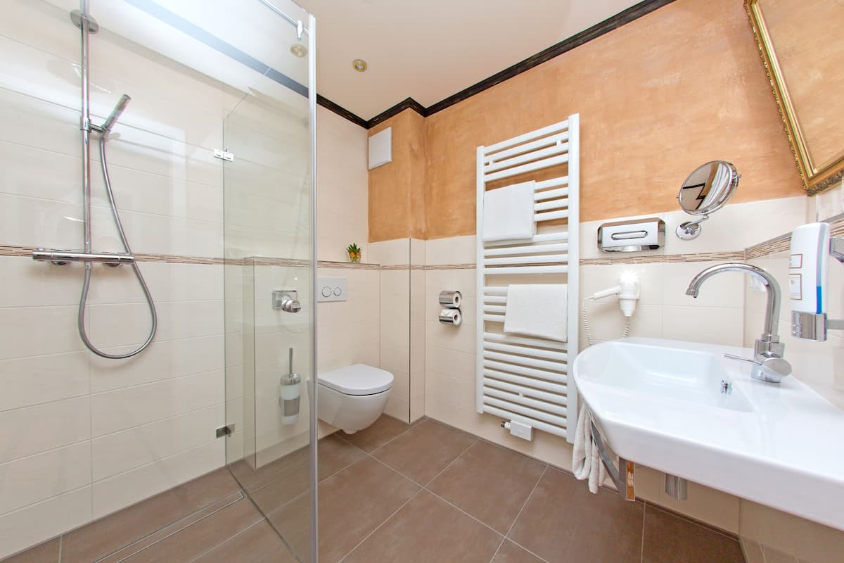 superior double room, 1 double bed | bathroom | shower, hair dryer, bathrobes, towels