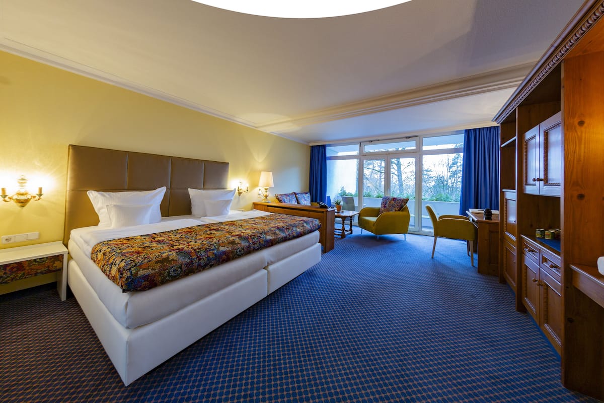 Minibar, in-room safe, desk, blackout curtains