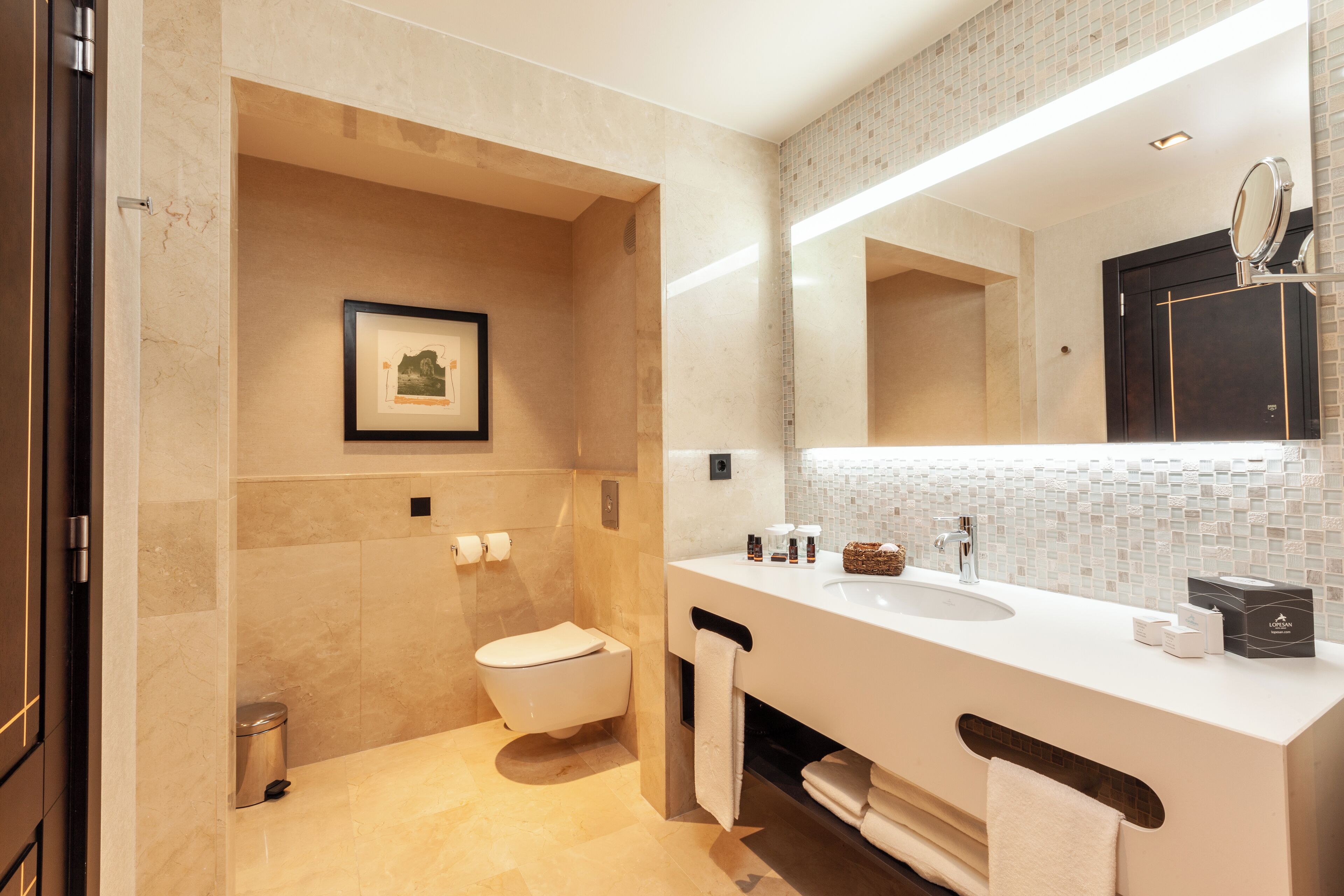 deluxe double room, garden view | bathroom | shower, rainfall showerhead, free toiletries, hair dryer