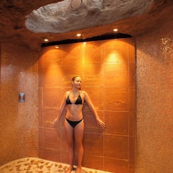 Couples treatment room(s), sauna, hot tub, steam room