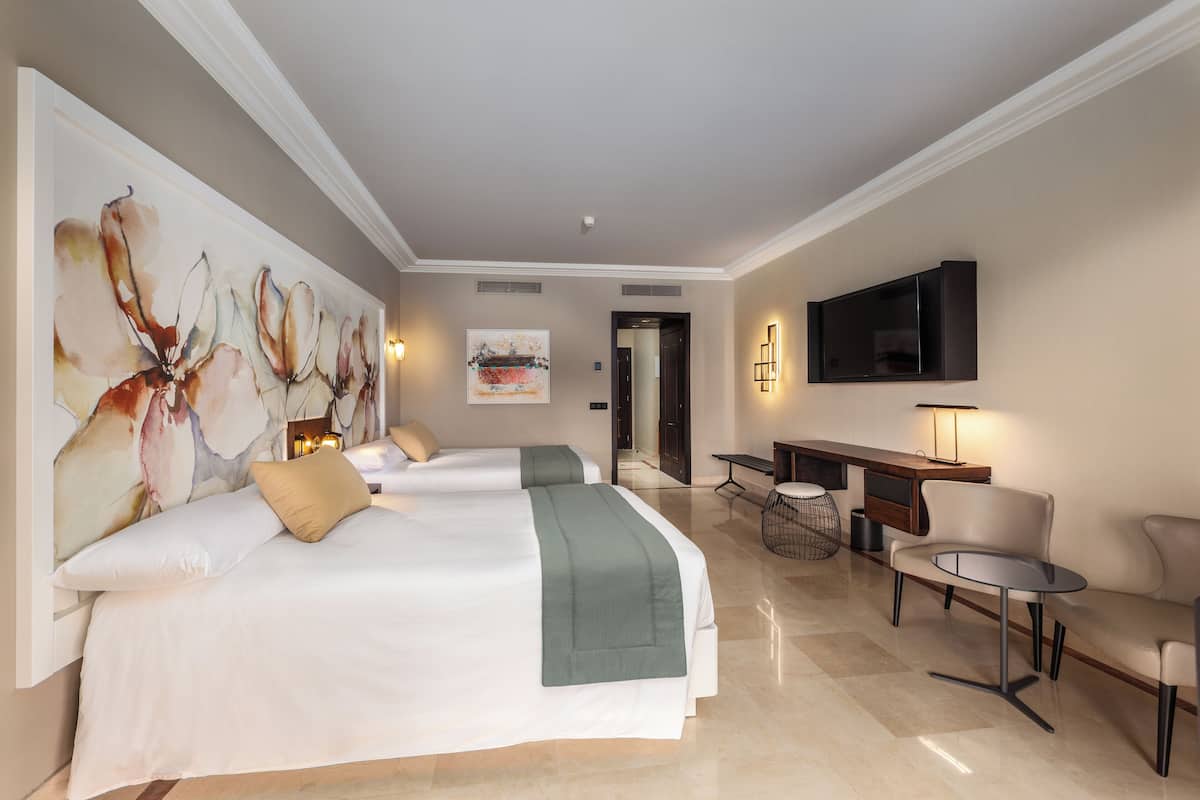 1 bedroom, premium bedding, minibar, in-room safe