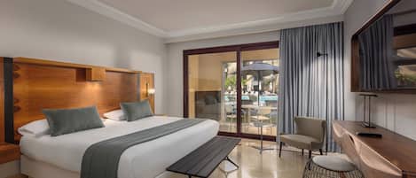 1 bedroom, premium bedding, minibar, in-room safe