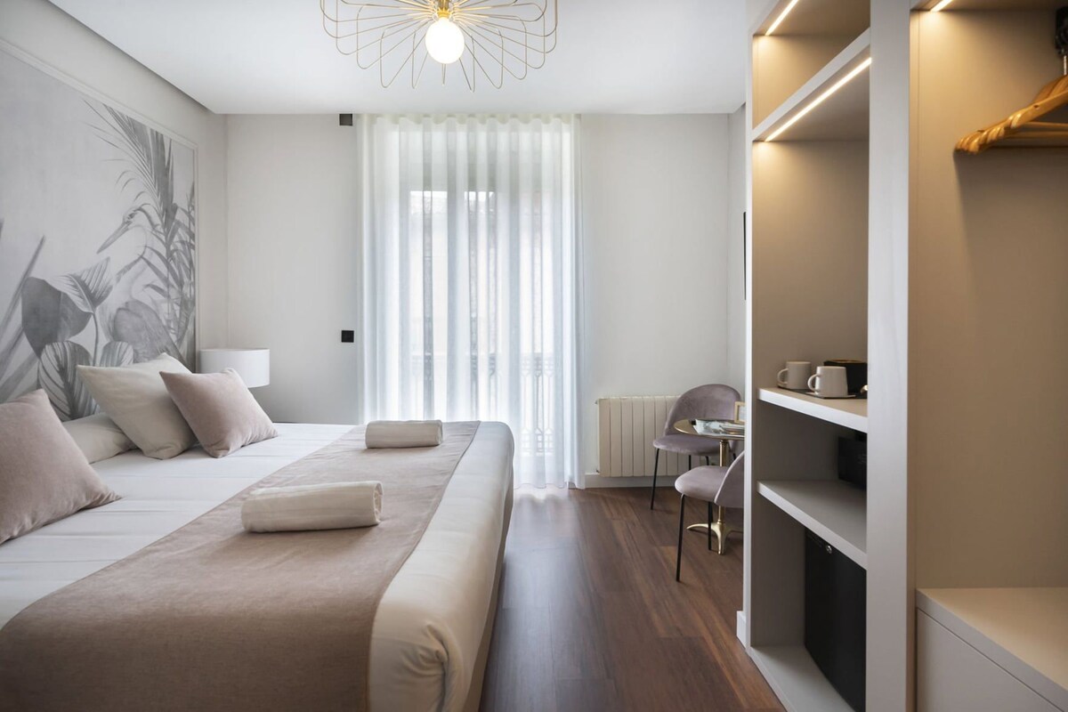 In-room safe, desk, soundproofing, iron/ironing board (on request)