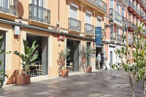 Front of property - YOU & CO. J. Botánico Boutique Hotel (Valencia)