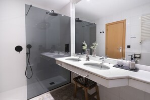 Triple Room | Bathroom