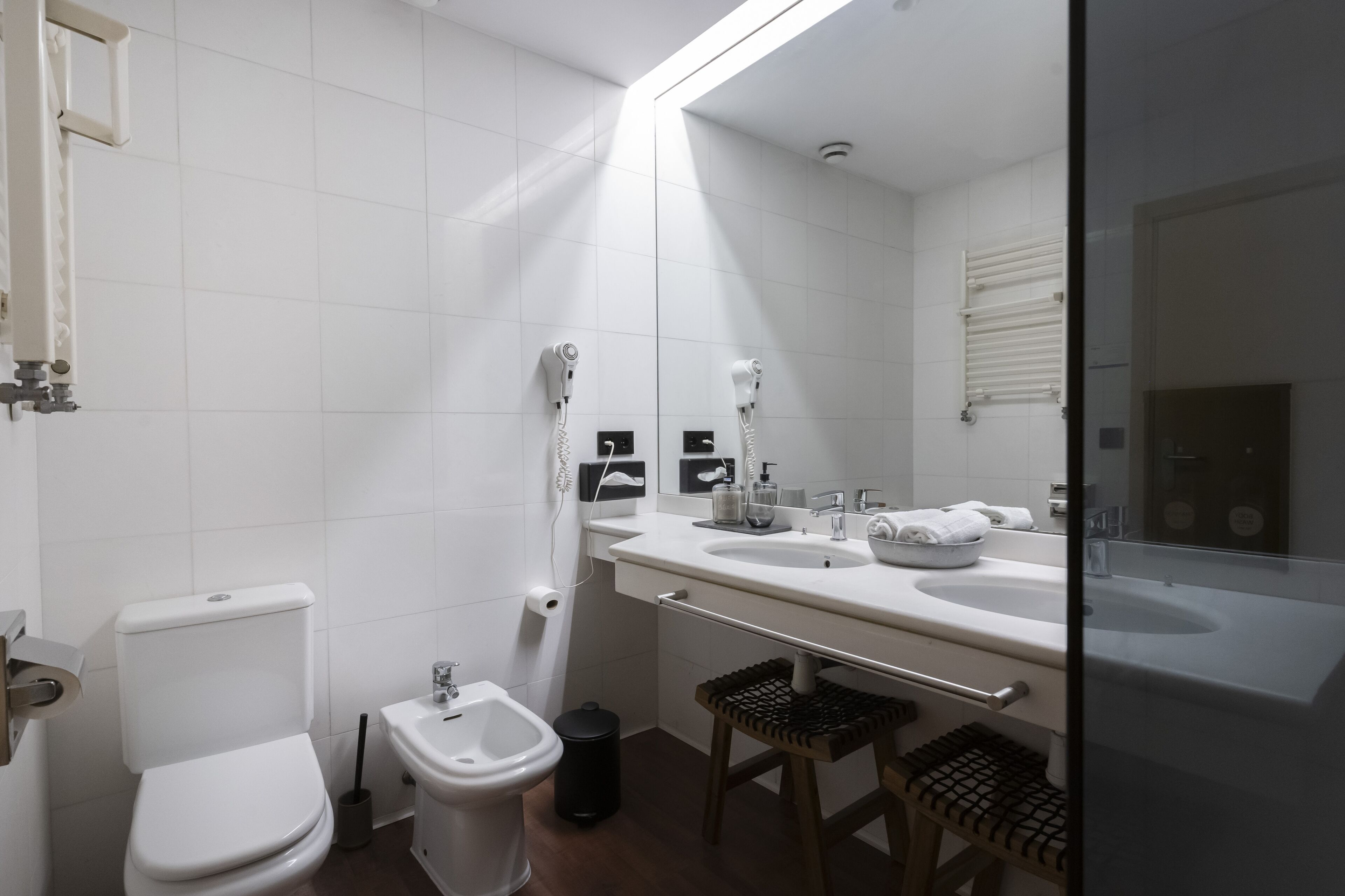standard double or twin room | bathroom | free toiletries, hair dryer, bidet, towels