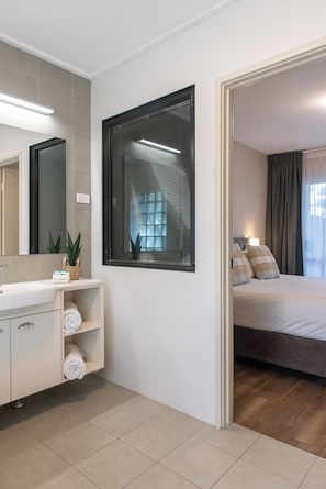 1 Bedroom Apartment | Iron/ironing board, cribs/infant beds, free WiFi, bed sheets - Broadwater Resort WA Tourism Award 2025 Gold Winner (Broadwater)