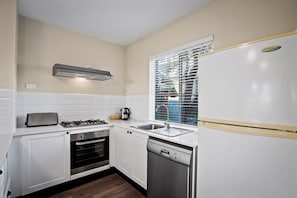 Villa, 2 Schlafzimmer | Eigene Küche | Mikrowelle, Wasserkocher mit Kaffee-/Teezubehör, Wasserkocher