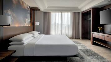 Premium bedding, in-room safe, desk, laptop workspace