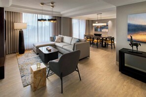 Premium bedding, in-room safe, desk, laptop workspace