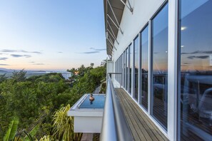 Indoor pool, outdoor pool - Airways Hotel (Port Moresby)