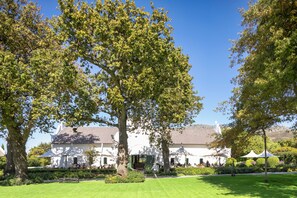 2 restaurants; breakfast, lunch, dinner and brunch served  - Steenberg Hotel & Spa (Cape Town)