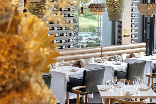 2 restauranter; serverer morgenmad