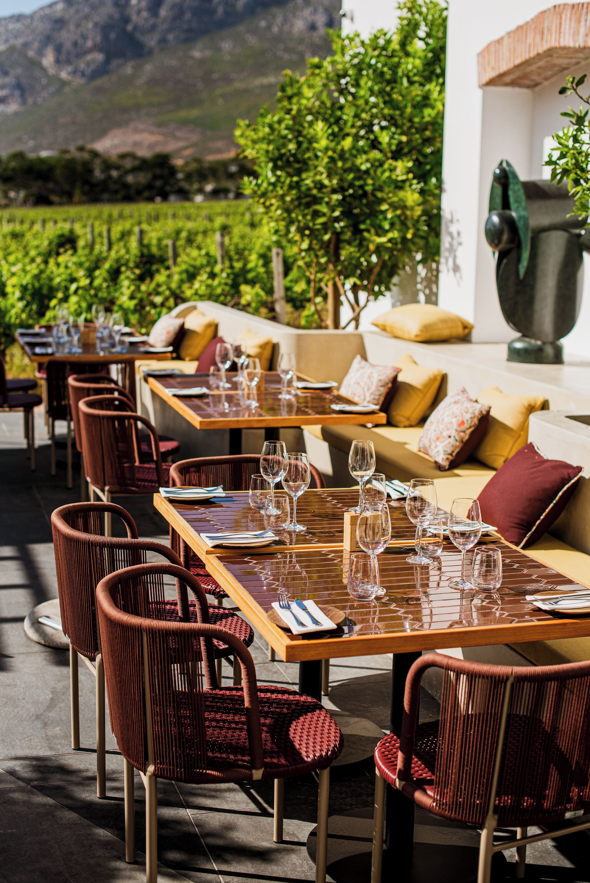 2 restaurants; breakfast, lunch, dinner, and brunch served