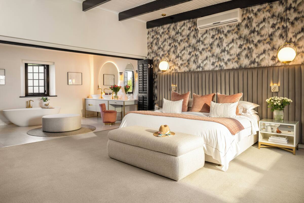 premier room, 1 bedroom, non smoking, patio | 1 bedroom, premium bedding, minibar, in-room safe