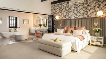 1 bedroom, premium bedding, minibar, in-room safe