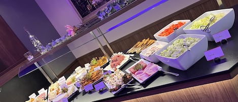Frühstück, Abendessen, internationale Küche, Speisen im Freien