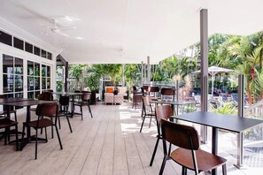 Breakfast area - Reef Resort Villas Port Douglas (Port Douglas)