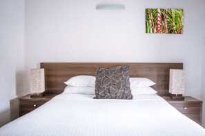 Individually decorated, iron/ironing board, free WiFi, bed sheets - Reef Resort Villas Port Douglas (Port Douglas)