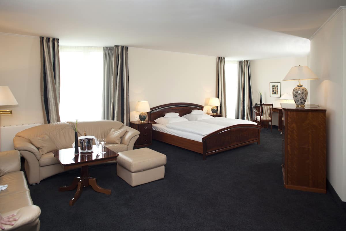 Suite (with private sauna) | 1 bedroom, hypo-allergenic bedding, minibar, in-room safe