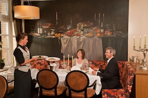 2 restaurants; breakfast, lunch and dinner served  - Romantik Hotel Waldschlösschen (Schleswig)