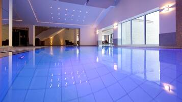 Indoor pool, pool loungers