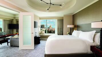 1 bedroom, premium bedding, in-room safe, desk