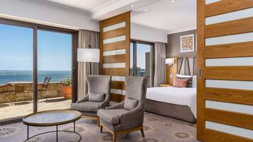 Hochwertige Bettwaren, Zimmersafe, Schreibtisch