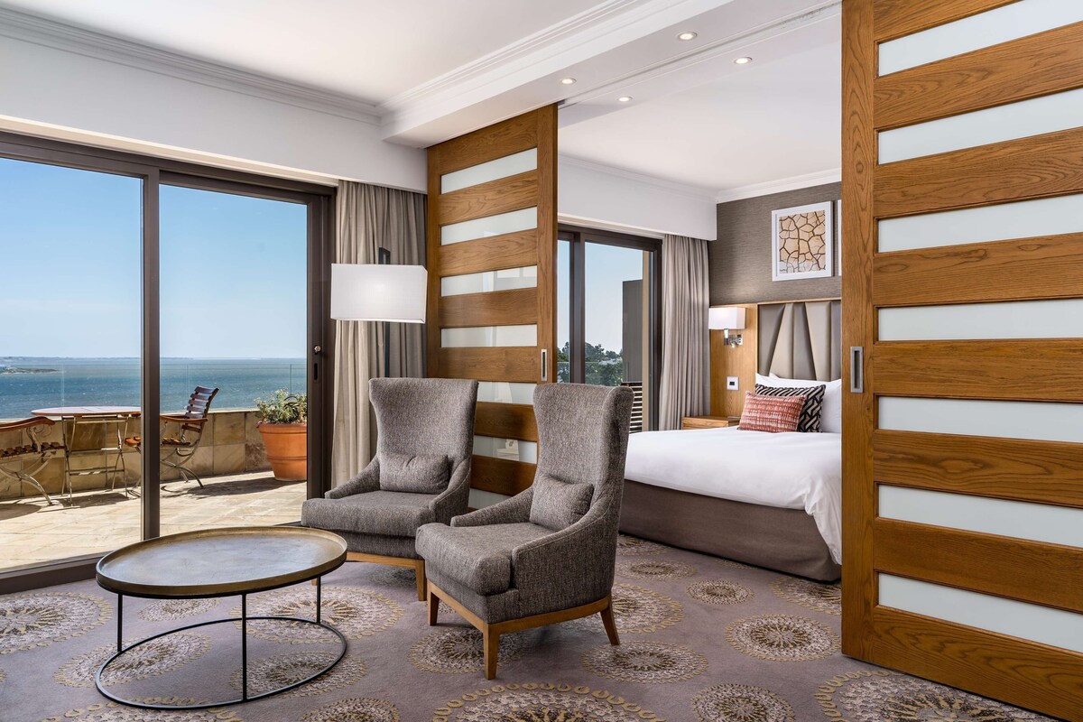 Premium Deluxe King Suite with Lagoon View | Premium bedding, in-room safe, desk, laptop workspace