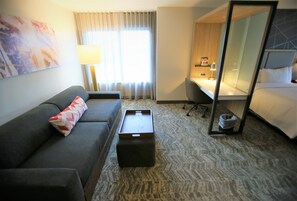 Executive Studio, 1 King Bed | Desk, laptop workspace, iron/ironing board, free WiFi