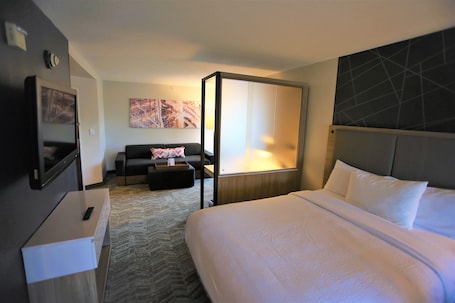 Desk, laptop workspace, iron/ironing board, free WiFi. SpringHill Suites by Marriott Edgewood/Aberdeen