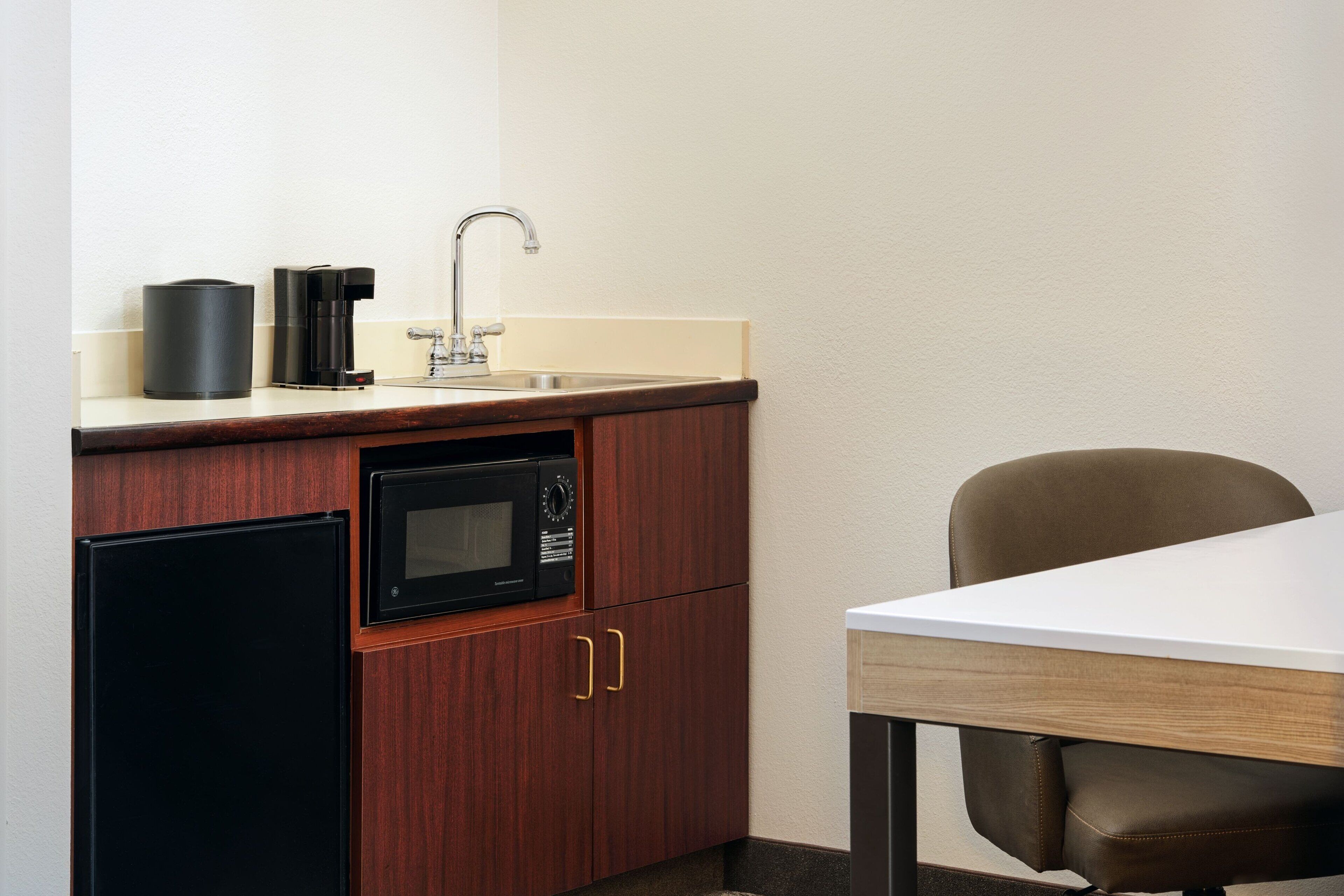 desk, laptop workspace, iron/ironing board, free wifi