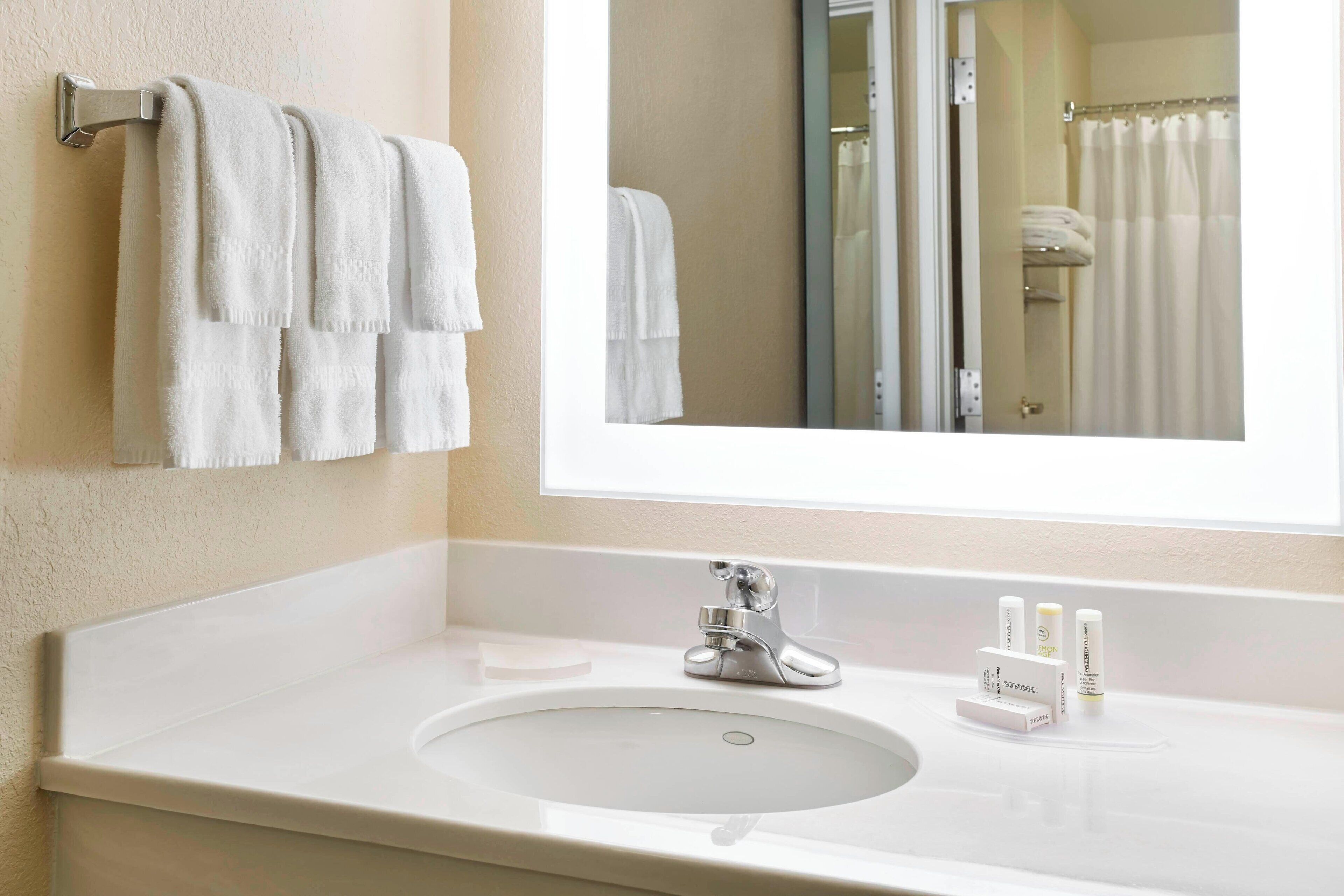 combined shower/bathtub, free toiletries, hair dryer, towels