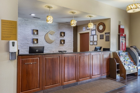 Interior. Comfort Inn & Suites North Aurora - Naperville