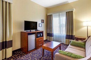 Suite, 1 King Bed with Sofa bed, Non Smoking | Soundproofing, iron/ironing board, free WiFi, bed sheets