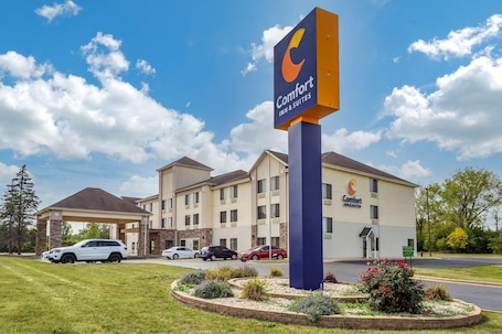 Exterior. Comfort Inn & Suites North Aurora - Naperville