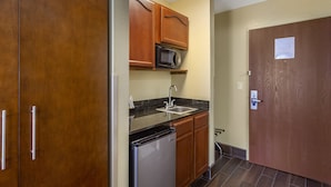 Suite, 1 Katil Raja (King) dengan Katil Sofa, Non Smoking | Dapur peribadi