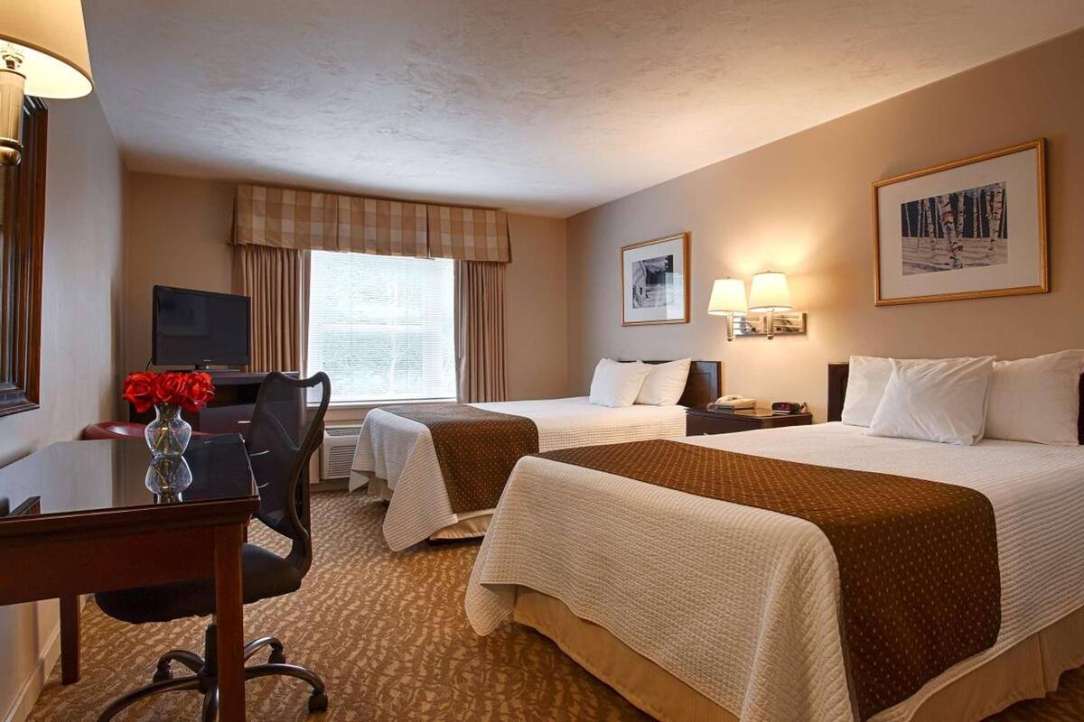 desk, laptop workspace, iron/ironing board, free wifi