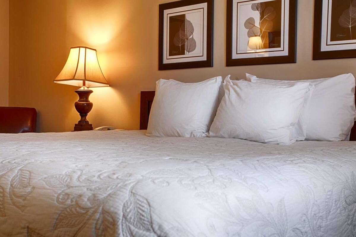 desk, laptop workspace, iron/ironing board, free wifi