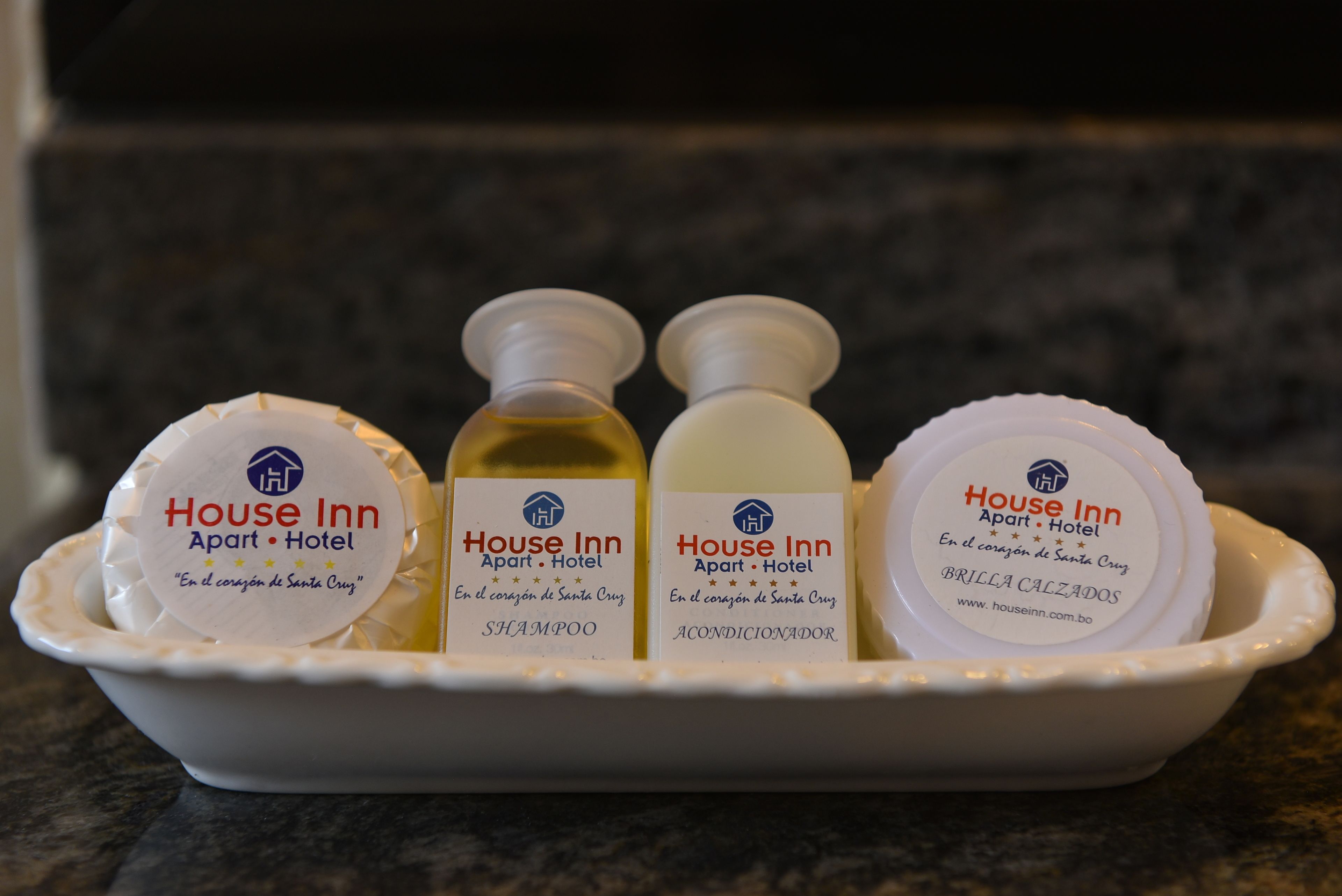 combined shower/bathtub, free toiletries, hair dryer, towels