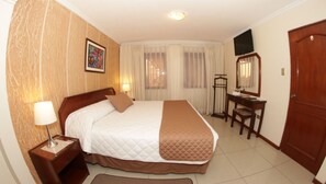 Premium bedding, minibar, in-room safe, desk - House Inn Apart Hotel (Santa Cruz)
