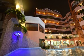 Outdoor pool - House Inn Apart Hotel (Santa Cruz)
