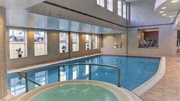 Indendørs pool