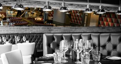 Crowne Plaza East Midlands Airport by IHG