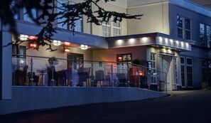 Serveert ontbijt, lunch, diner, Italiaanse gerechten 