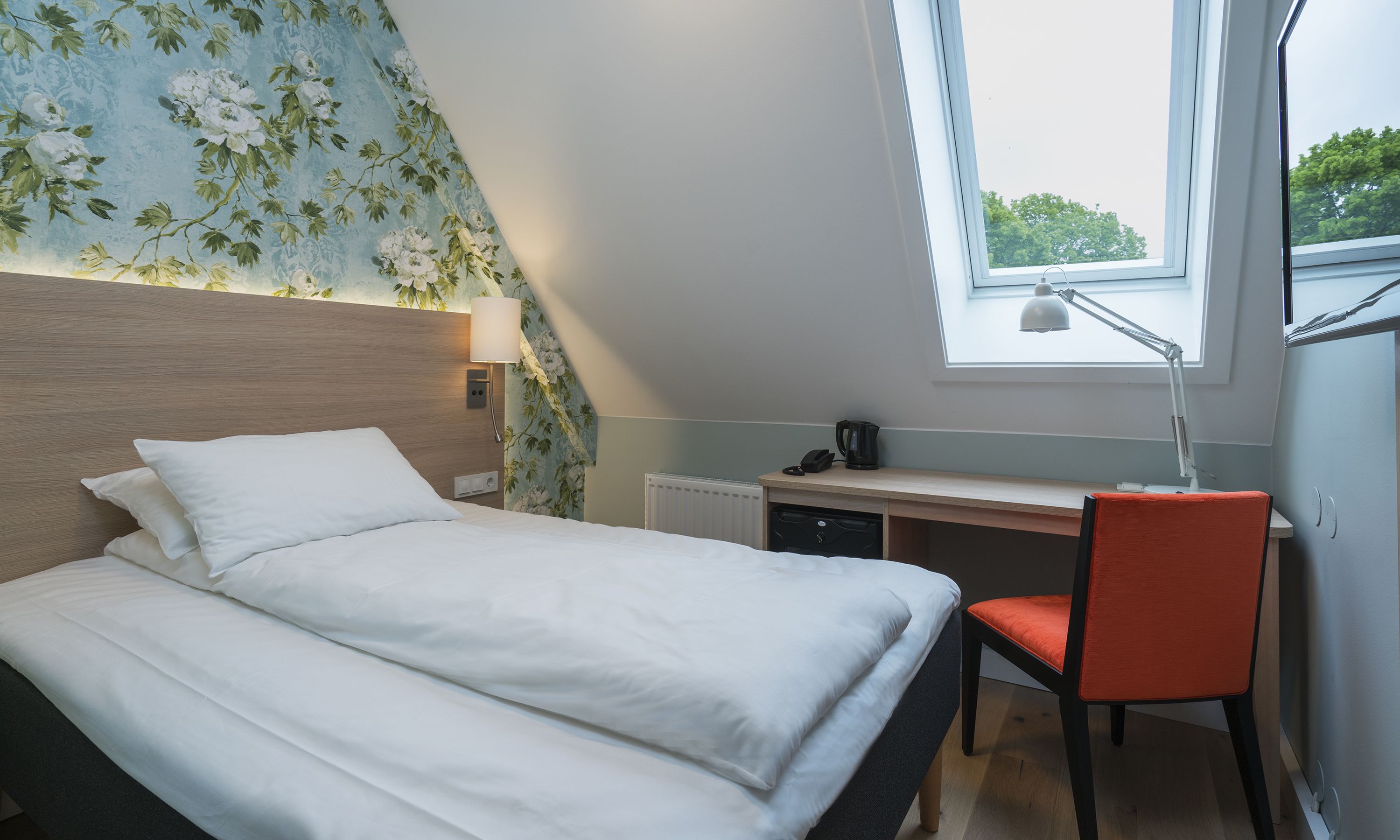 pillow-top beds, minibar, desk, blackout curtains