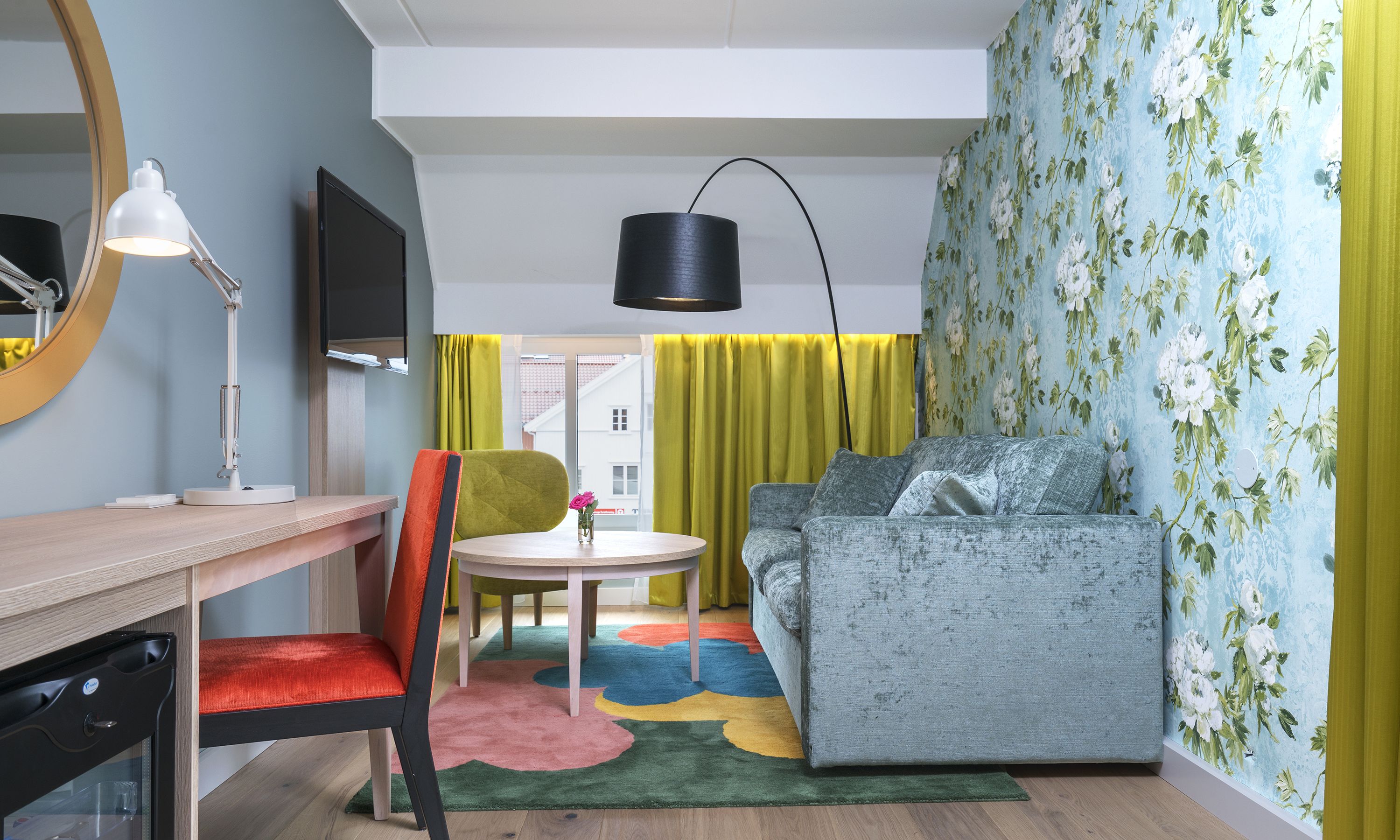 pillow-top beds, minibar, desk, blackout curtains