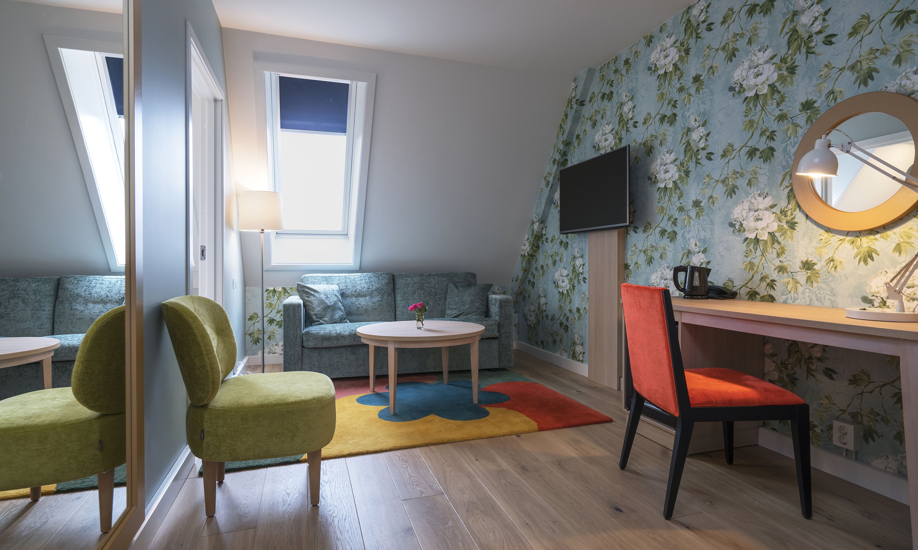 superior room, non smoking | pillow-top beds, minibar, desk, blackout curtains