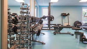 A gym with various exercise equipment, including dumbbells, a squat rack, and a bench. - Thon Hotel Tønsberg Brygge (Tønsberg)